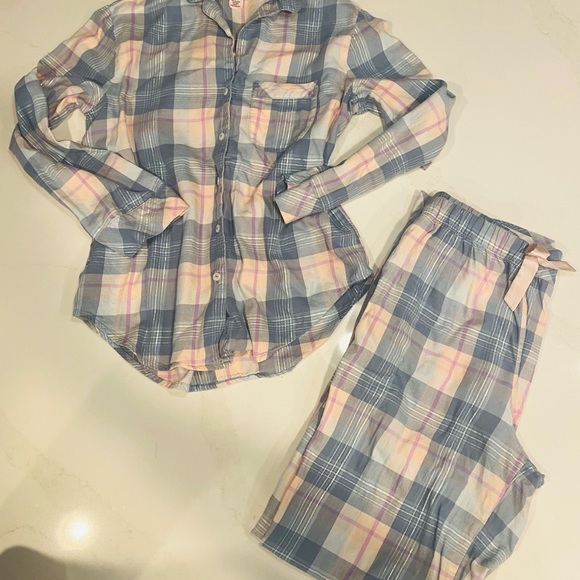 Victoria’s Secret Flannel Pajamas - Picture 5 of 5
